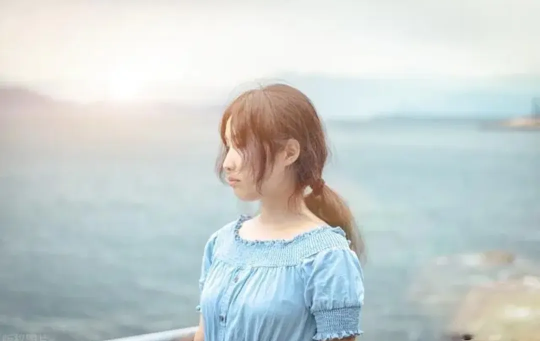 “饿鼠效应”害惨我全家！女儿抑郁痊愈后，我终于醒悟：最愚蠢的教育，就是让抑郁孩子保持“饥饿感”