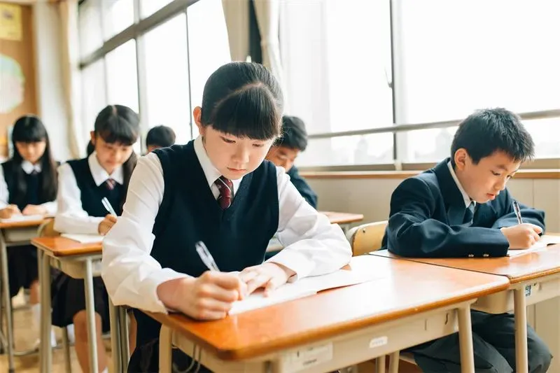 儿子没评上三好生，妈妈情绪崩溃：在内卷和躺平之外，还有一种更好的教育状态……